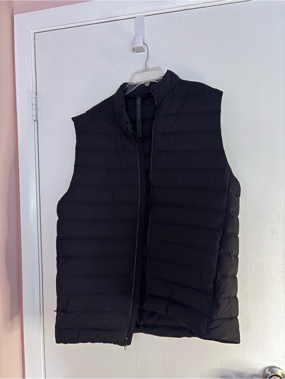 lululemon athletica Men's Black Quilted Puffer Vest - Picture 2 of 6